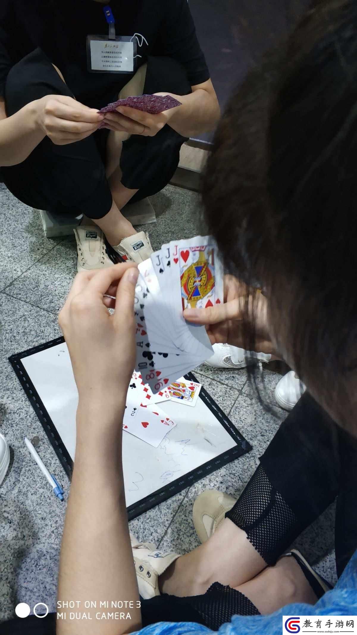 “竄火烷”撲克牌這么玩兒